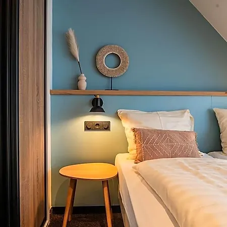 8 Studio's Aparthotel 4*