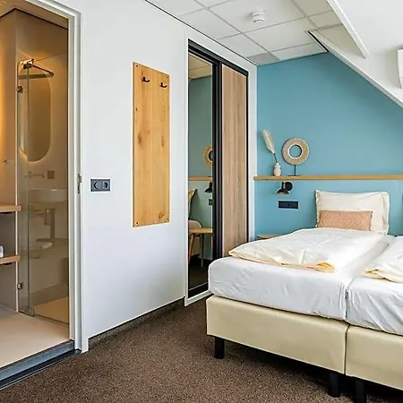 Aparthotel 8 Studio's 4*