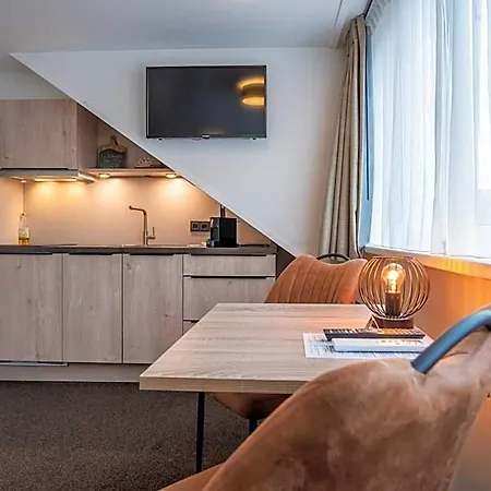 Aparthotel 8 Studio's 4*